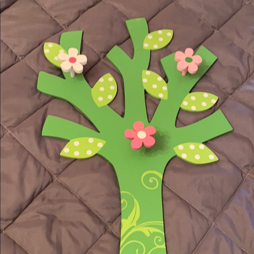 ADORABLE necklace hanger for bedroom or closet!